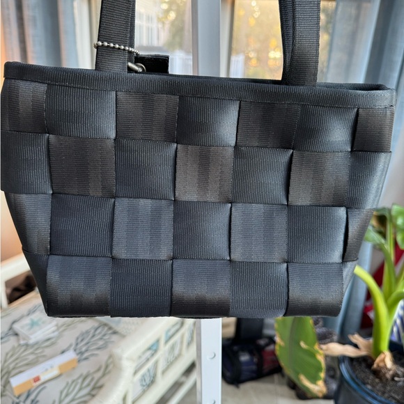 Harveys Black Seatbelt Bag - Picture 9 of 10